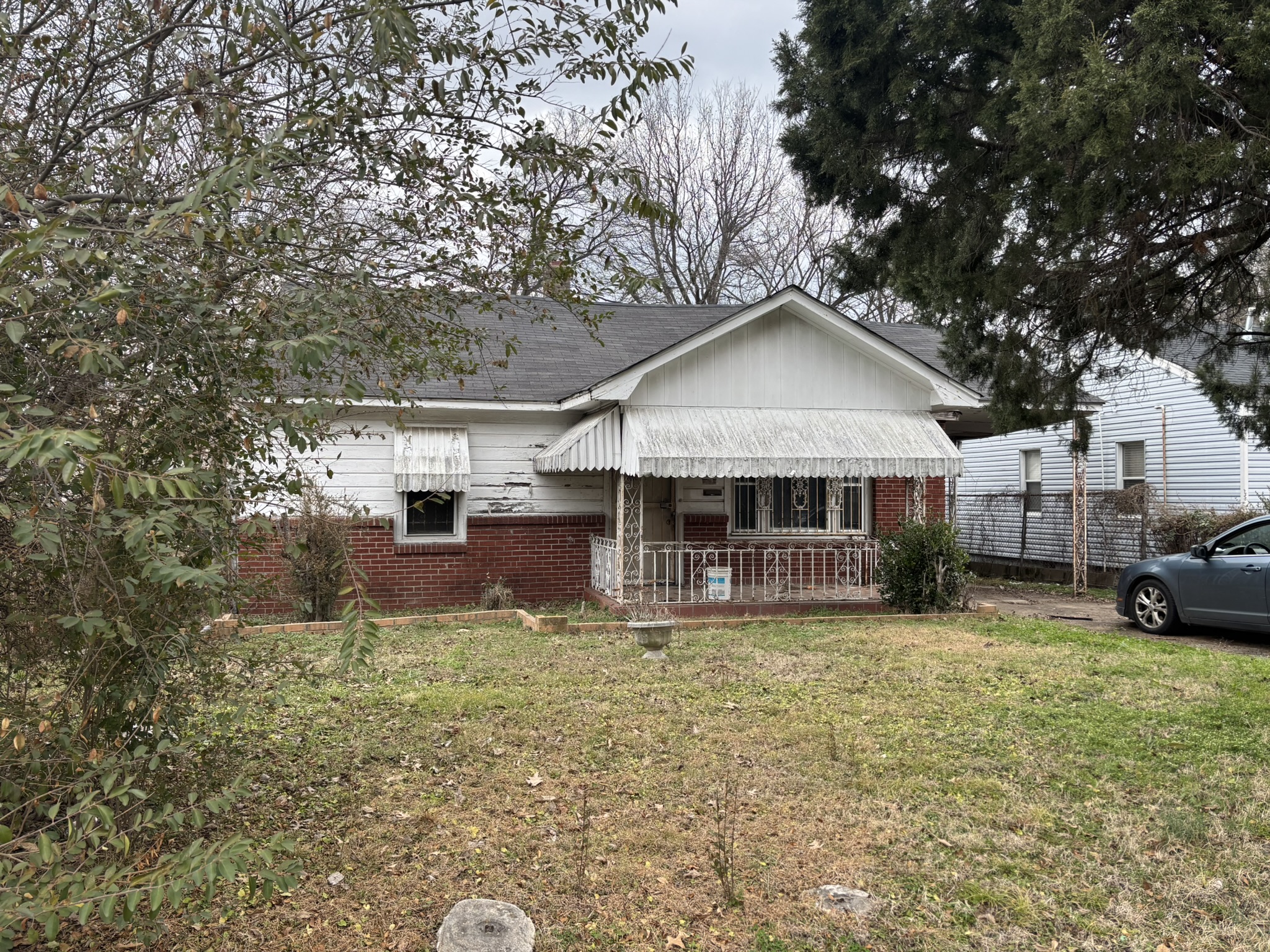 308 W. Fields